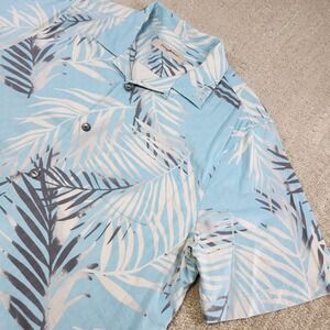 Tommy Bahama Shirt Men Large Loop Collar Floral Hawaiian 100% Silk Blue
